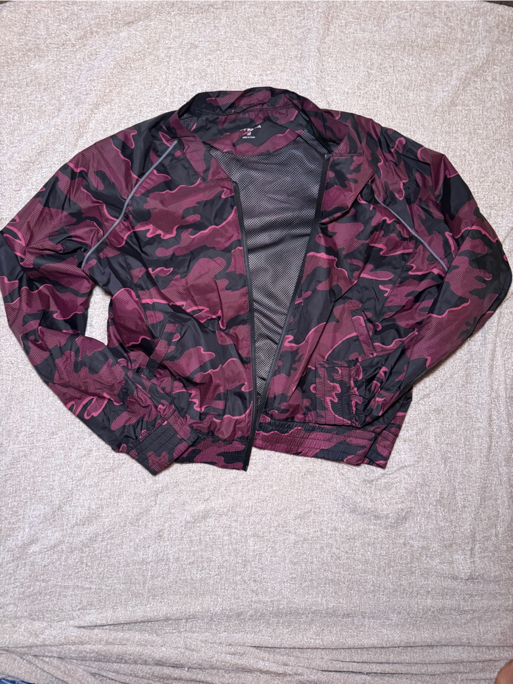 Vintage IVY PARK Burgundy & Black Camo Windbreaker Jacket excellent condition